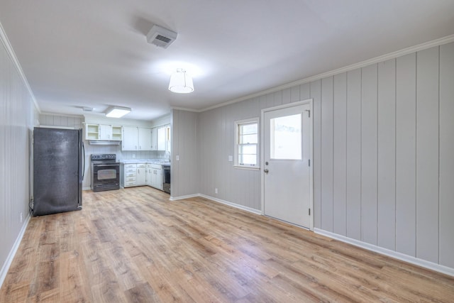 kitchen with crown molding, light wood finished floors, light countertops, under cabinet range hood, and black appliances