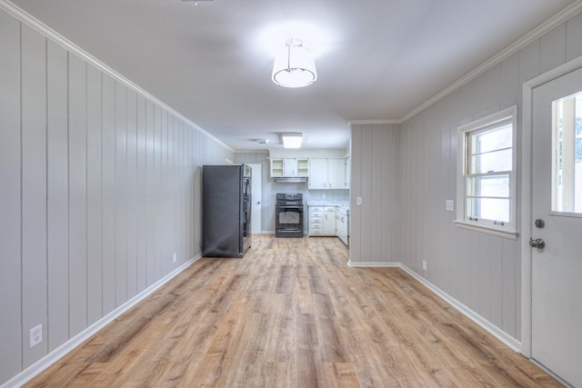 unfurnished living room featuring crown molding, light wood-style flooring, and baseboards