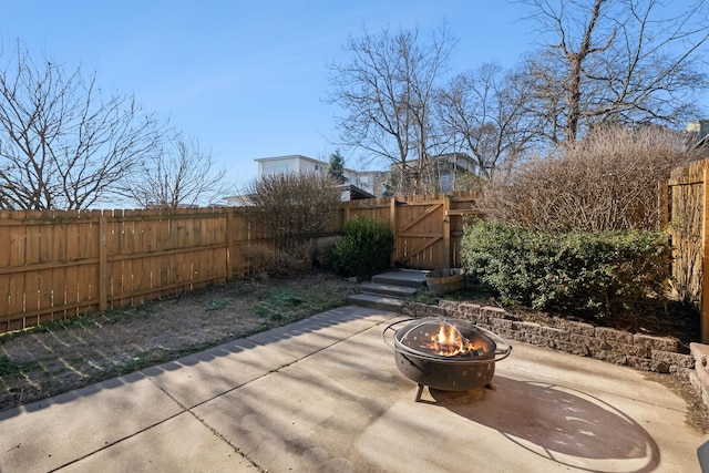 view of patio with a fire pit