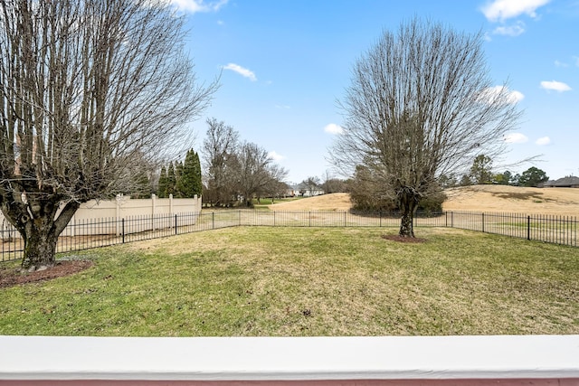 view of yard featuring a rural view