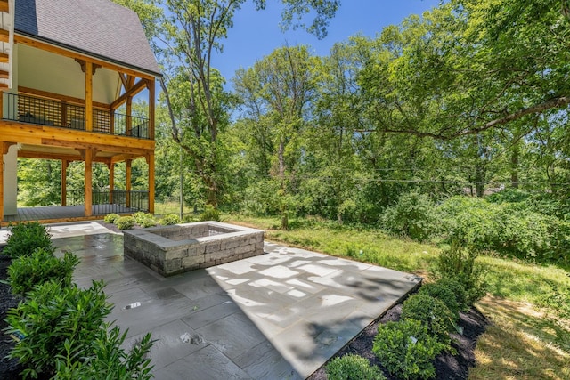 view of patio with a fire pit