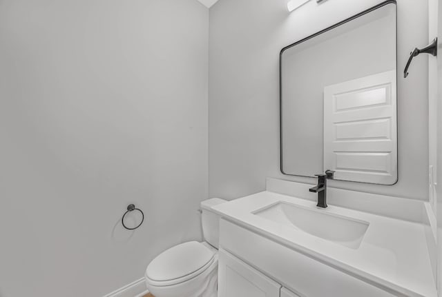 983 Palmyra Rd, Clarksville, TN 37040 - half bathroom featuring vanity and toilet