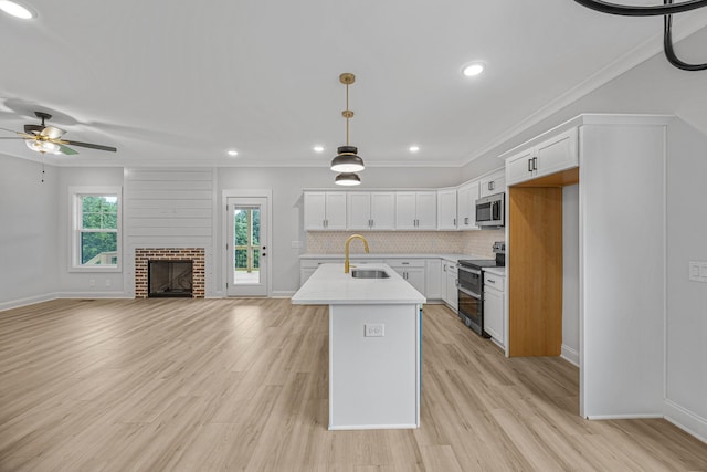983 Palmyra Rd, Clarksville, TN 37040 - kitchen featuring appliances with stainless steel finishes, a sink, light countertops, ceiling fan, and white cabinets