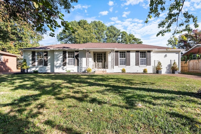 ranch-style home featuring a front yard and covered porch