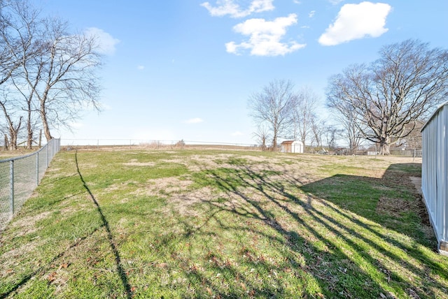 view of yard featuring a rural view