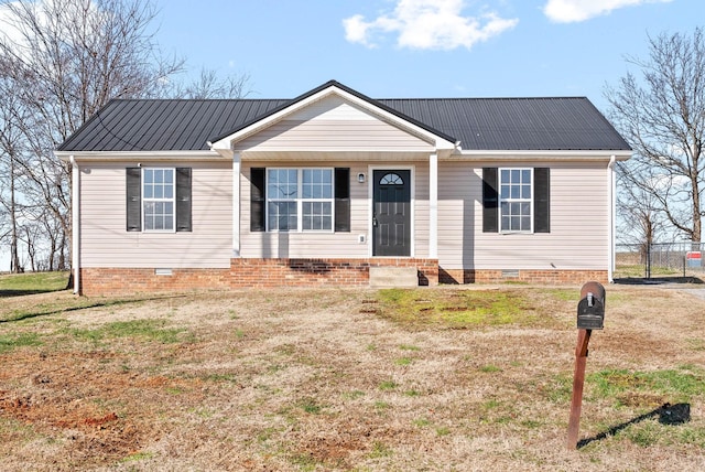 view of front of property with a front lawn