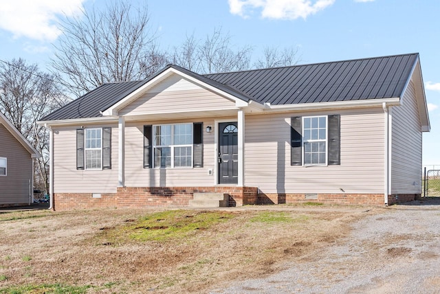 view of front facade with a front lawn