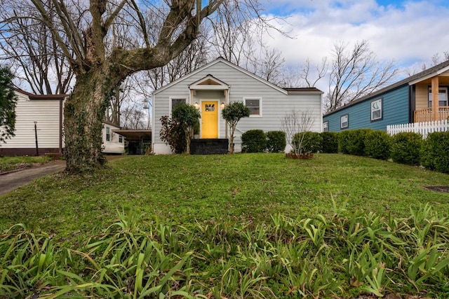 view of front of home with a front lawn