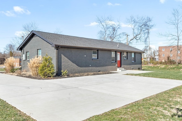 view of front of house with a front yard