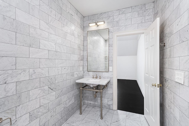 bathroom featuring tile walls