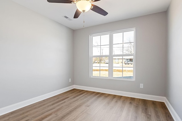 unfurnished room featuring light wood-type flooring and ceiling fan