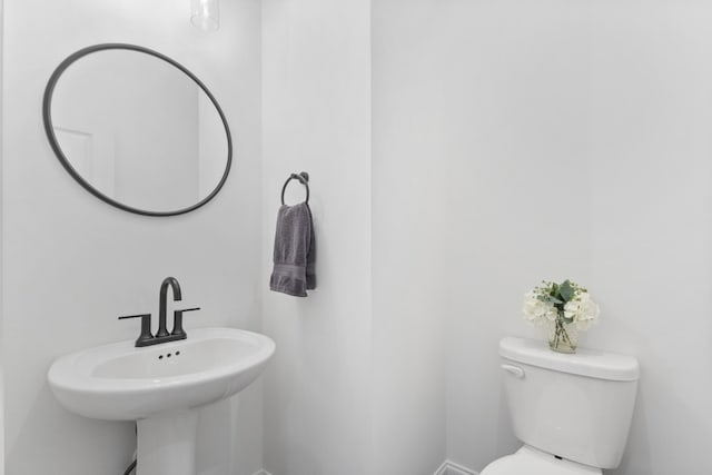 bathroom featuring toilet and sink