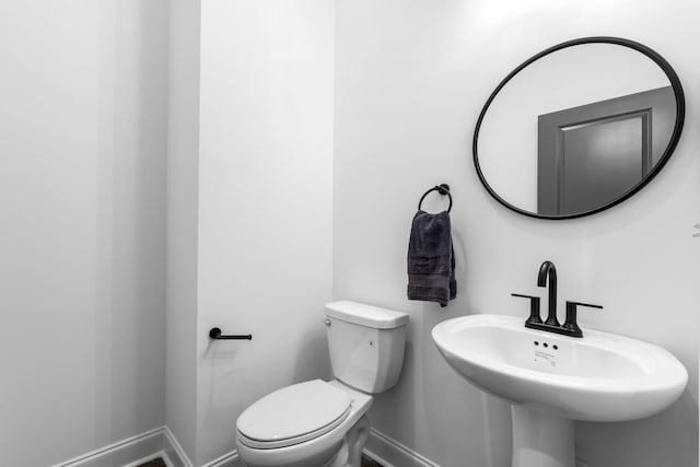 bathroom featuring toilet and sink