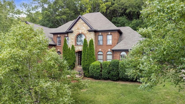 view of front of property with a front lawn