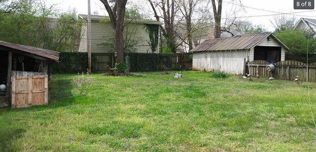 view of yard with a storage unit