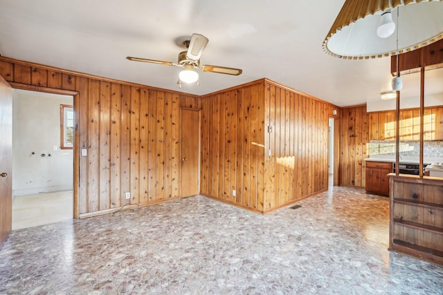 empty room featuring ceiling fan