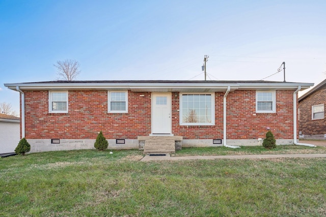 view of front of home featuring a front lawn