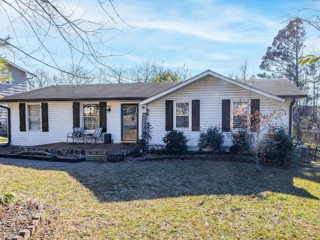 ranch-style house featuring a front yard