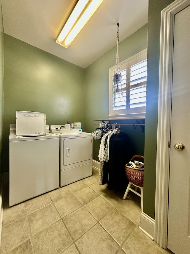 laundry area featuring light tile patterned floors and independent washer and dryer