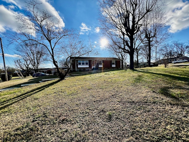 4019 Brookside Dr, Columbia, TN 38401 - view of front facade with a front lawn