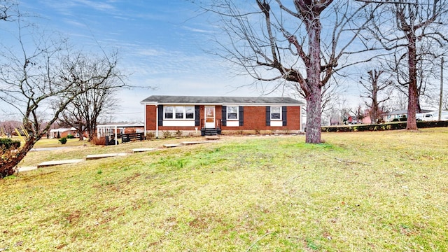 ranch-style home featuring a front yard