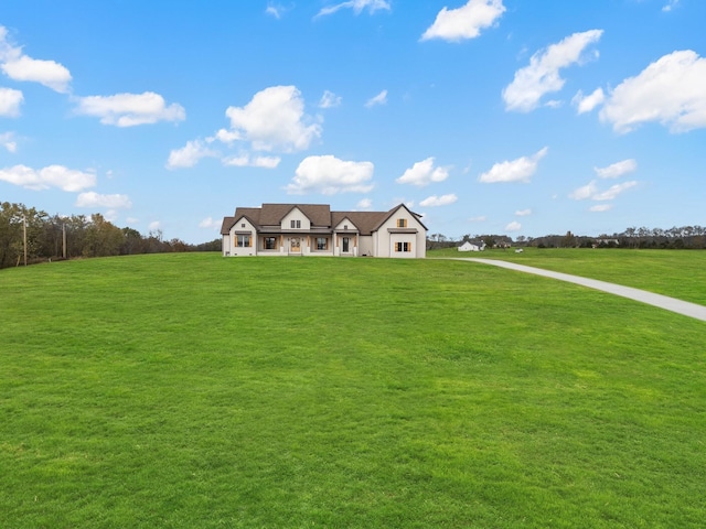 cape cod-style house featuring a front lawn