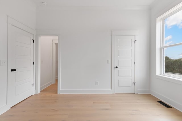 unfurnished room featuring light hardwood / wood-style flooring