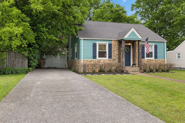 view of front of property with a front lawn