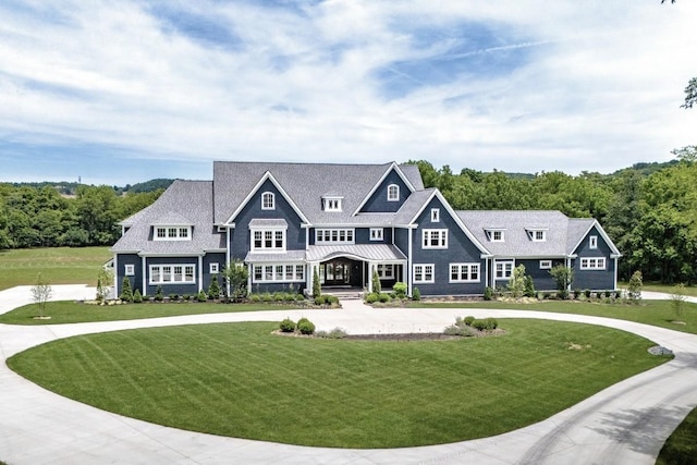 view of front of property featuring a porch and a front lawn