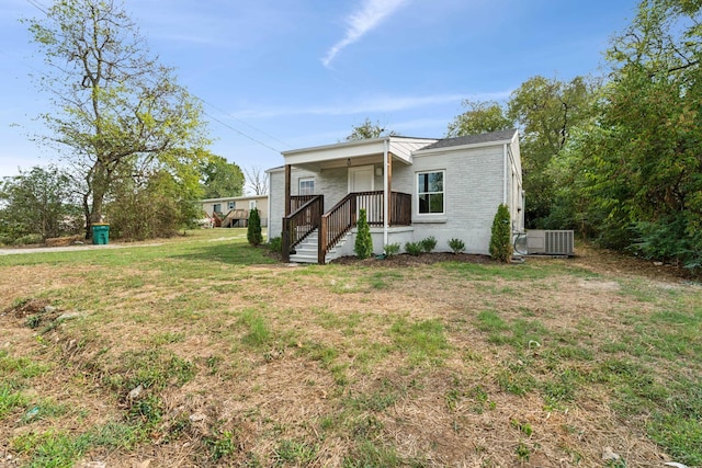 manufactured / mobile home featuring a front lawn and cooling unit