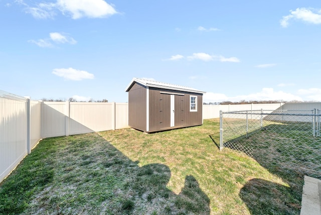 view of yard with a storage unit