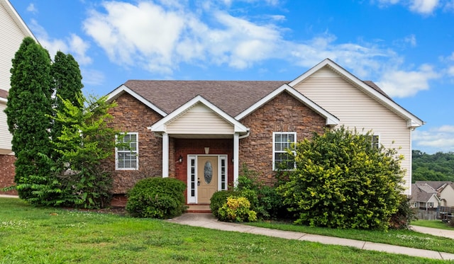 view of front of property with a front yard