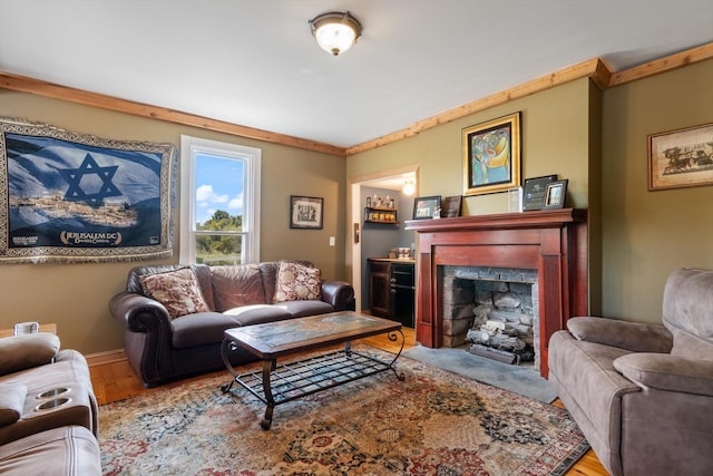 living room featuring light wood-type flooring and crown molding