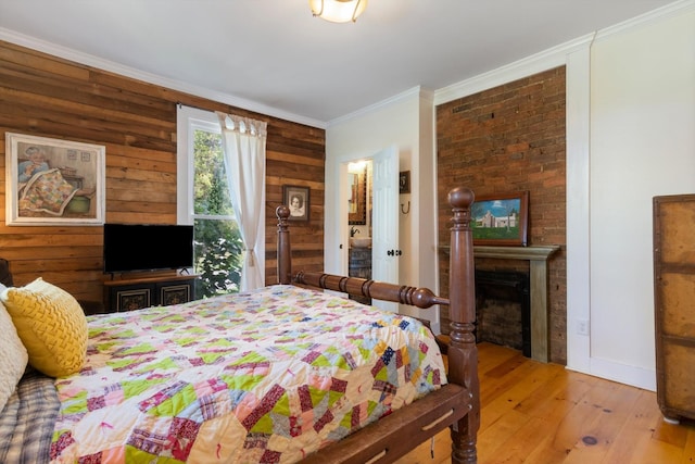 bedroom with crown molding and light hardwood / wood-style floors