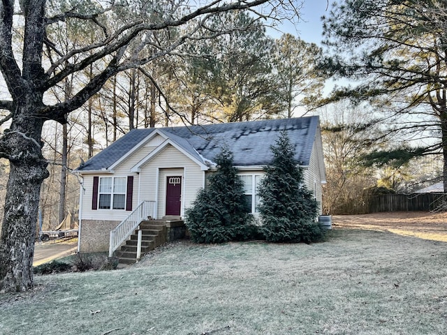 view of front of house featuring a front yard