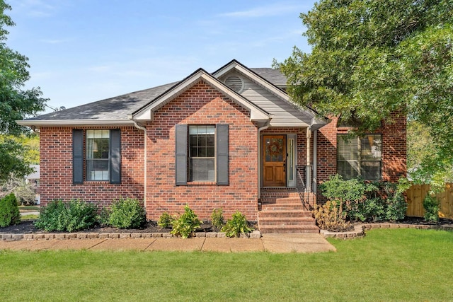 view of front of house featuring a front yard