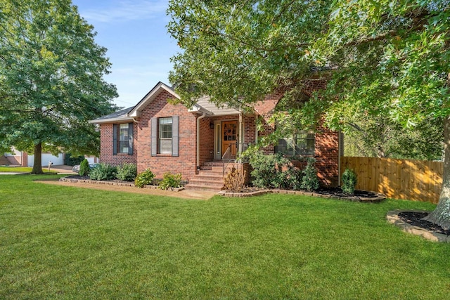 view of front of property featuring a front lawn