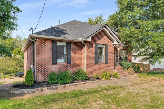 view of front of house featuring a front yard