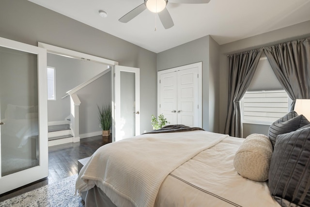 bedroom with ceiling fan, dark hardwood / wood-style floors, and a closet