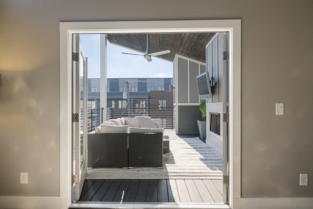 doorway featuring ceiling fan