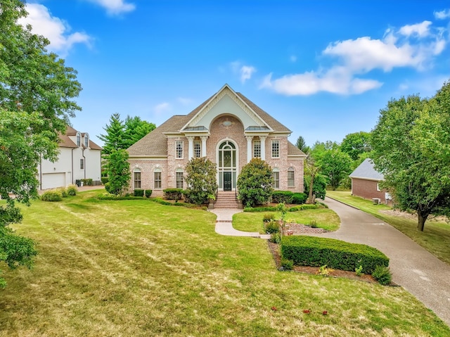 view of front of property with a front yard