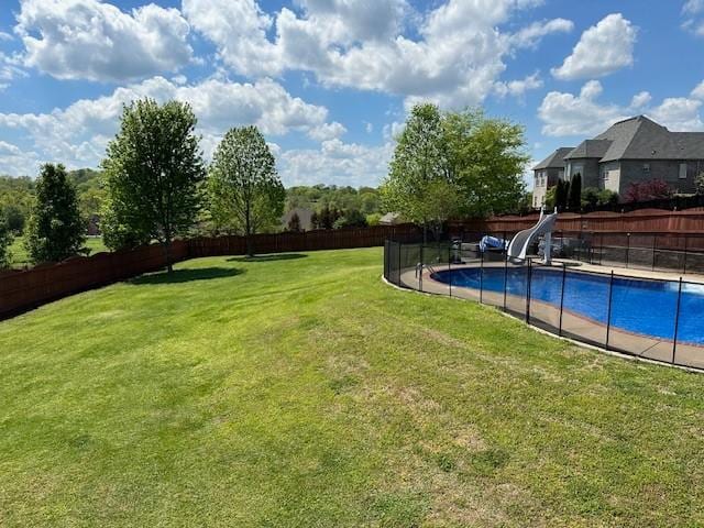 view of yard with a fenced in pool