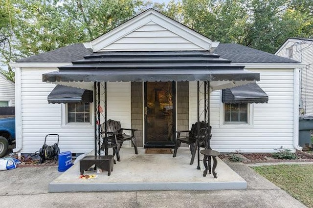 view of front of home featuring a patio