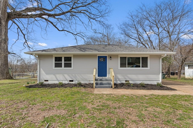 view of front of home featuring entry steps, roof with shingles, crawl space, and a front yard