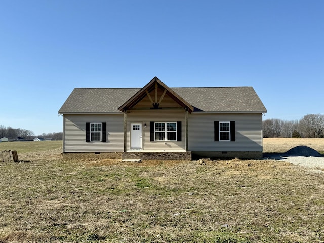 view of front of property with a front yard