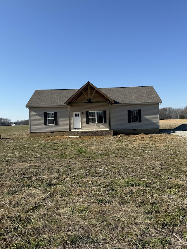 ranch-style house featuring a front yard