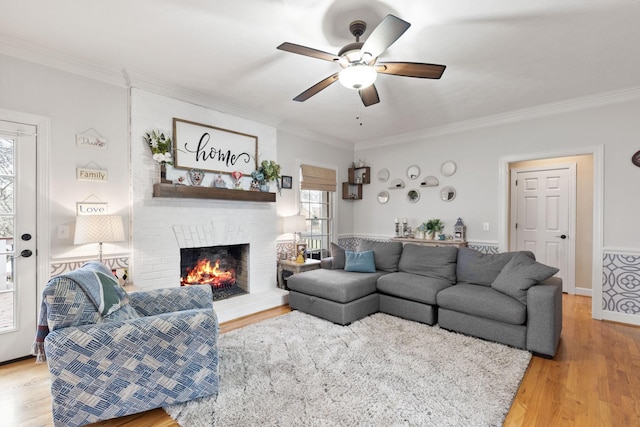 living room featuring ceiling fan, hardwood / wood-style flooring, and crown molding