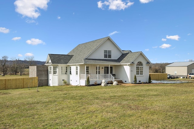 view of front facade featuring covered porch and a front yard