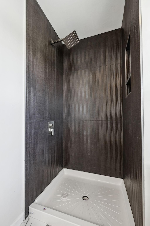 bathroom with a tile shower