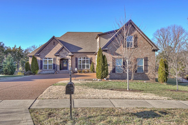 view of front facade with a front yard